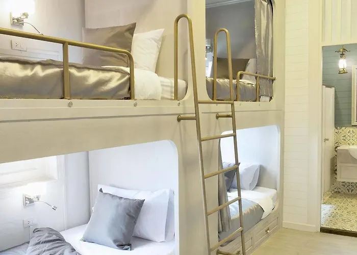 Hostal Golden Mountain *